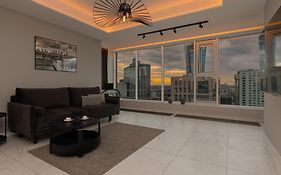 Luxurious Unique Tower Apartment With City Skyline By Renters Prestige